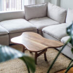 HARE – Table basse en noyer