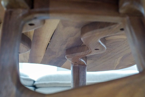 HARE – Table basse en noyer