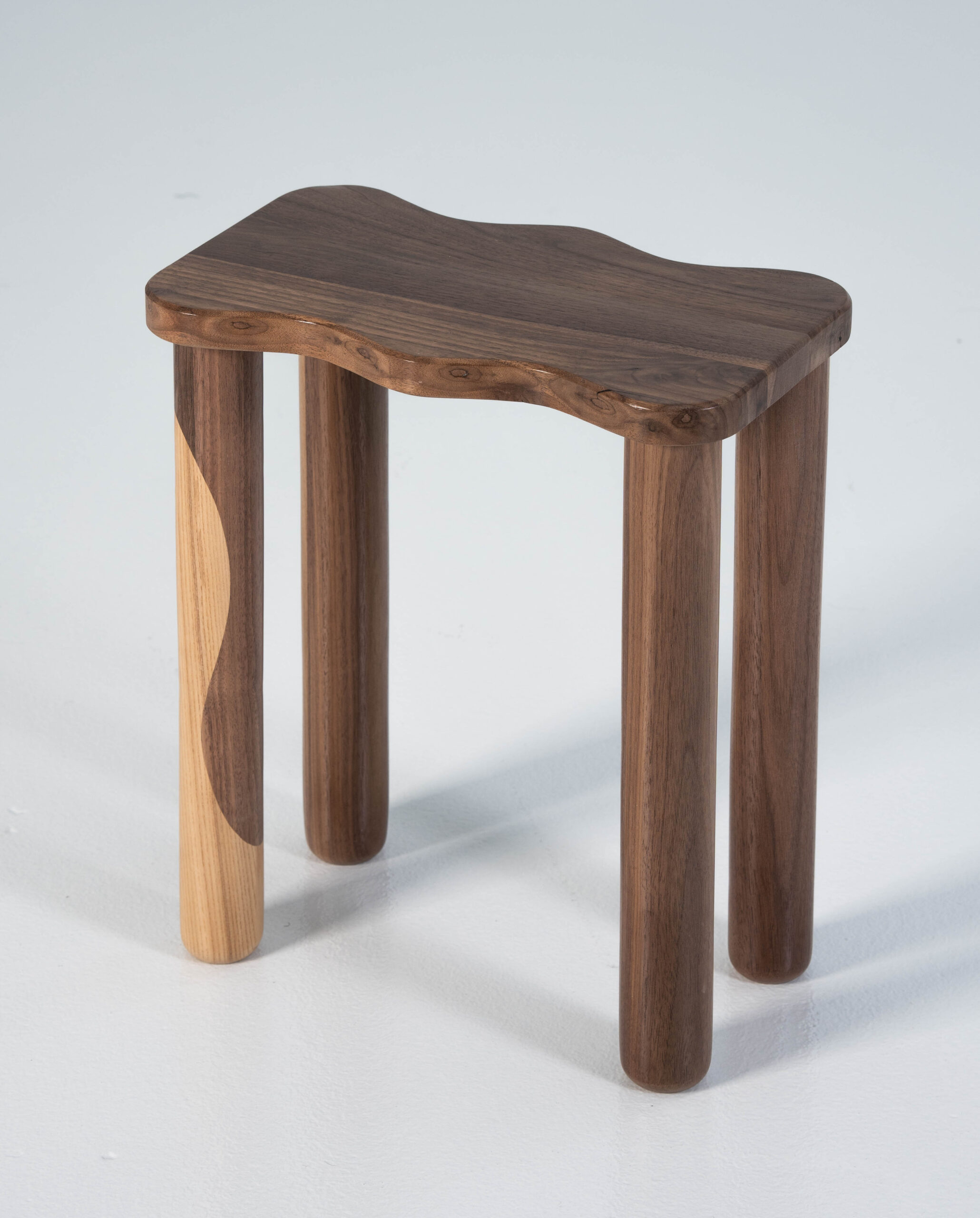 MõA tabouret ondulé — Noyer