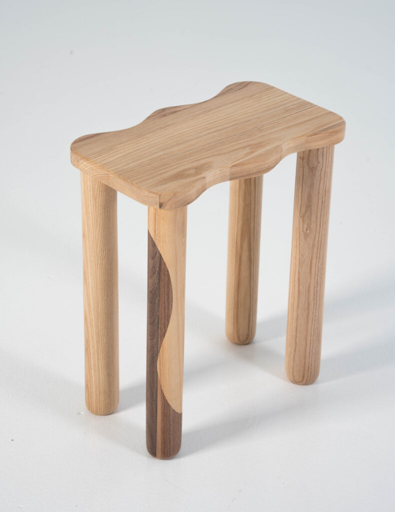 MÕA – Tabouret ondulé