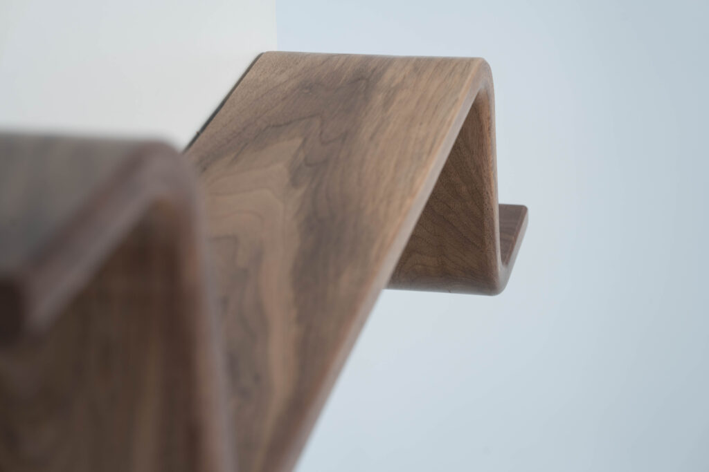 ÕNDULA – Étagère courbée